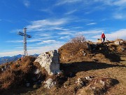 65 Ci abbassiamo alla bianca Madonnina di vetta